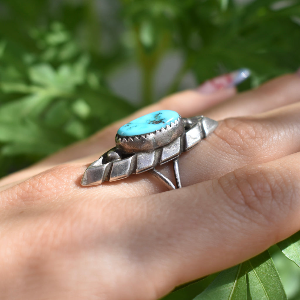 Vintage Navajo Ring With Vibrant Turquoise Stone