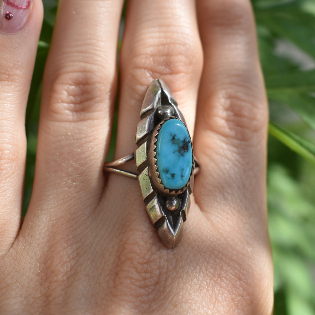Vintage Navajo Ring With Vibrant Turquoise Stone